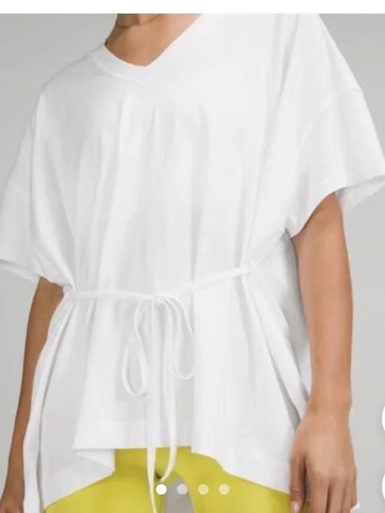 lululemon athletica White V-Neck Short Sleeve Tee - Relaxed Fit - Picture 2 of 7